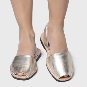 Source Unknown Shimmery Champagne Slingback Sandals